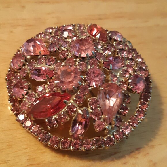1960s Weiss Pink Rhinestone 2 Inch Circular Domed Vintage Brooch - Picture 10 of 16